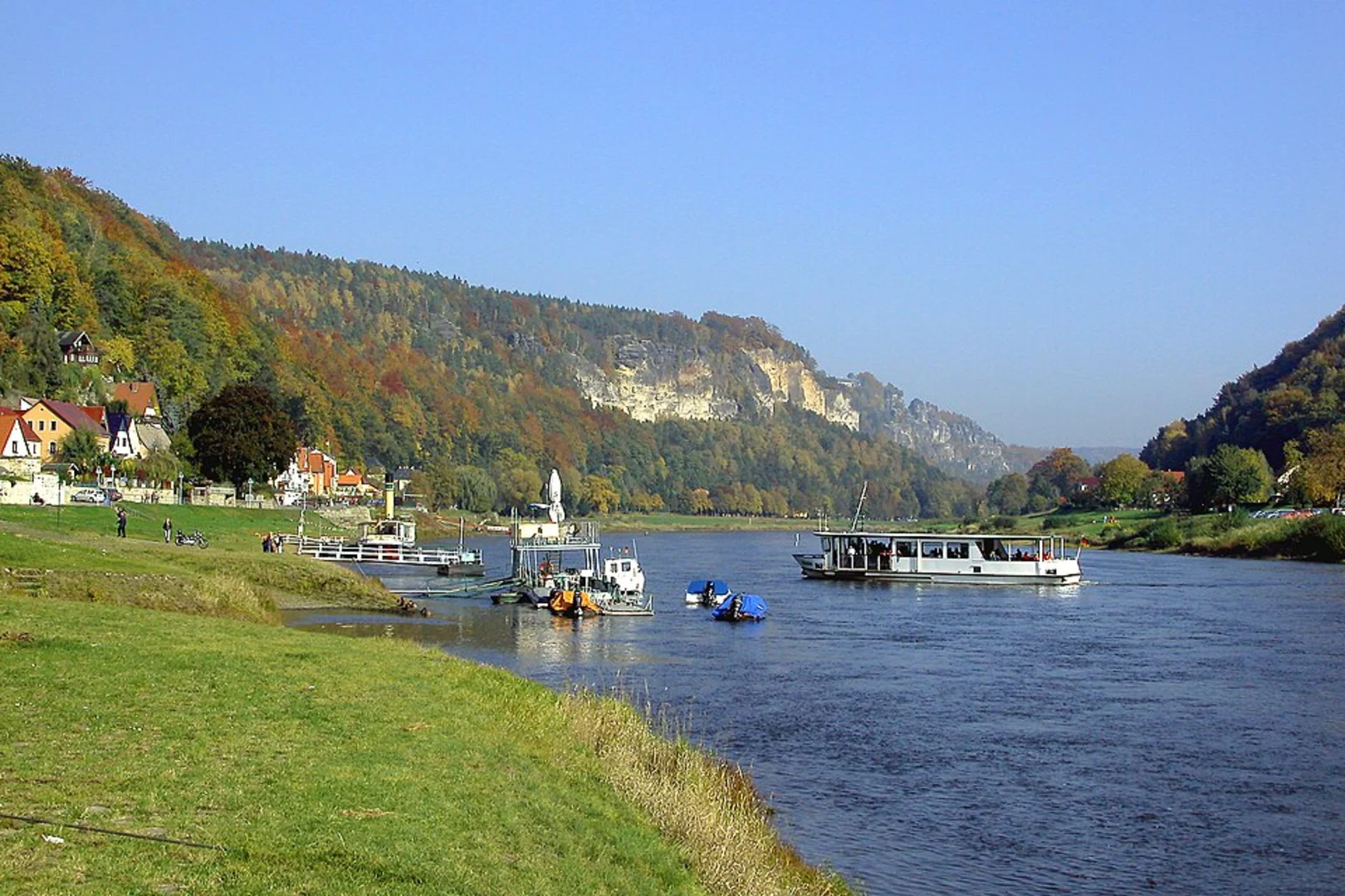 An image depicting the trail Lohmen to Stadt Wehlen Walk and its surrounding area.