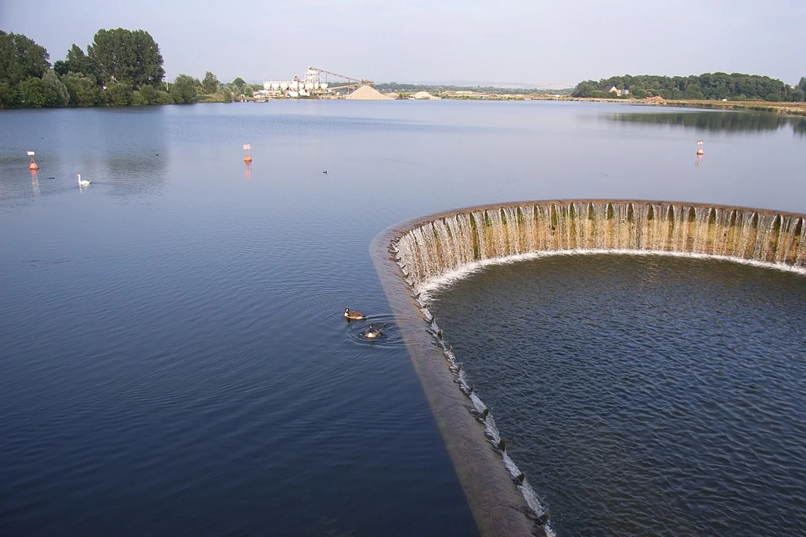 An image depicting the trail Lippesee Loop via Lippe See Rundweg and its surrounding area.