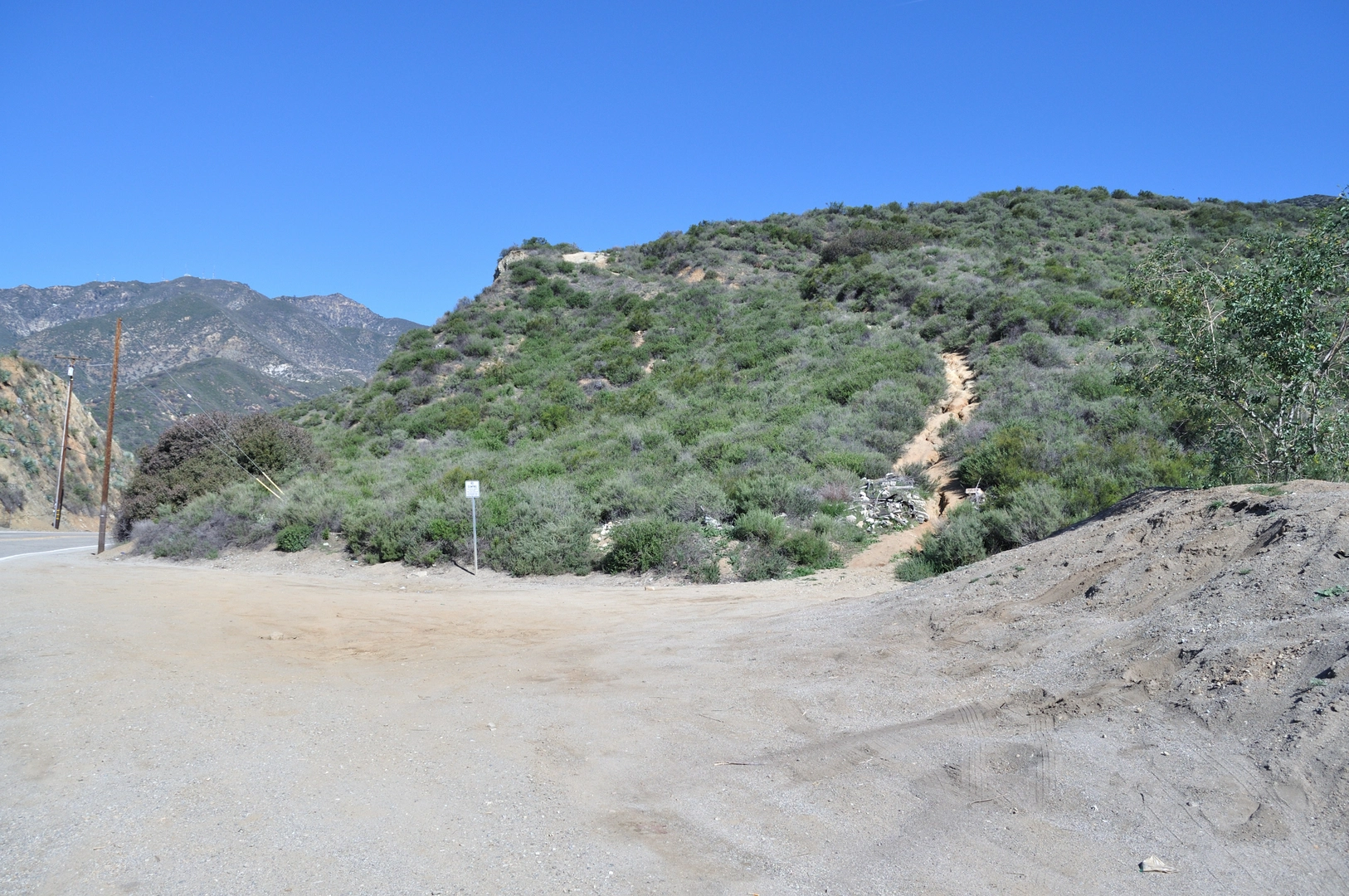 An image depicting the trail Frankish Peak from North Mountain Avenue and its surrounding area.