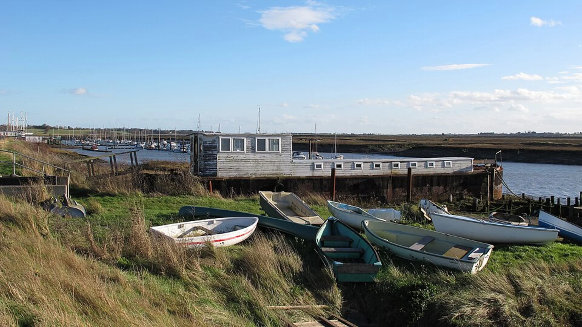 An image depicting the trail Bridgemarsh Marina Walk and its surrounding area.