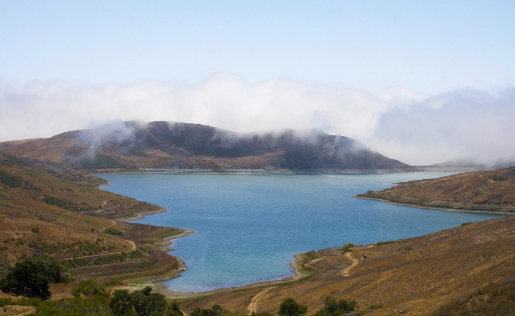 An image depicting the trail Whale Rock Reservoir and its surrounding area.