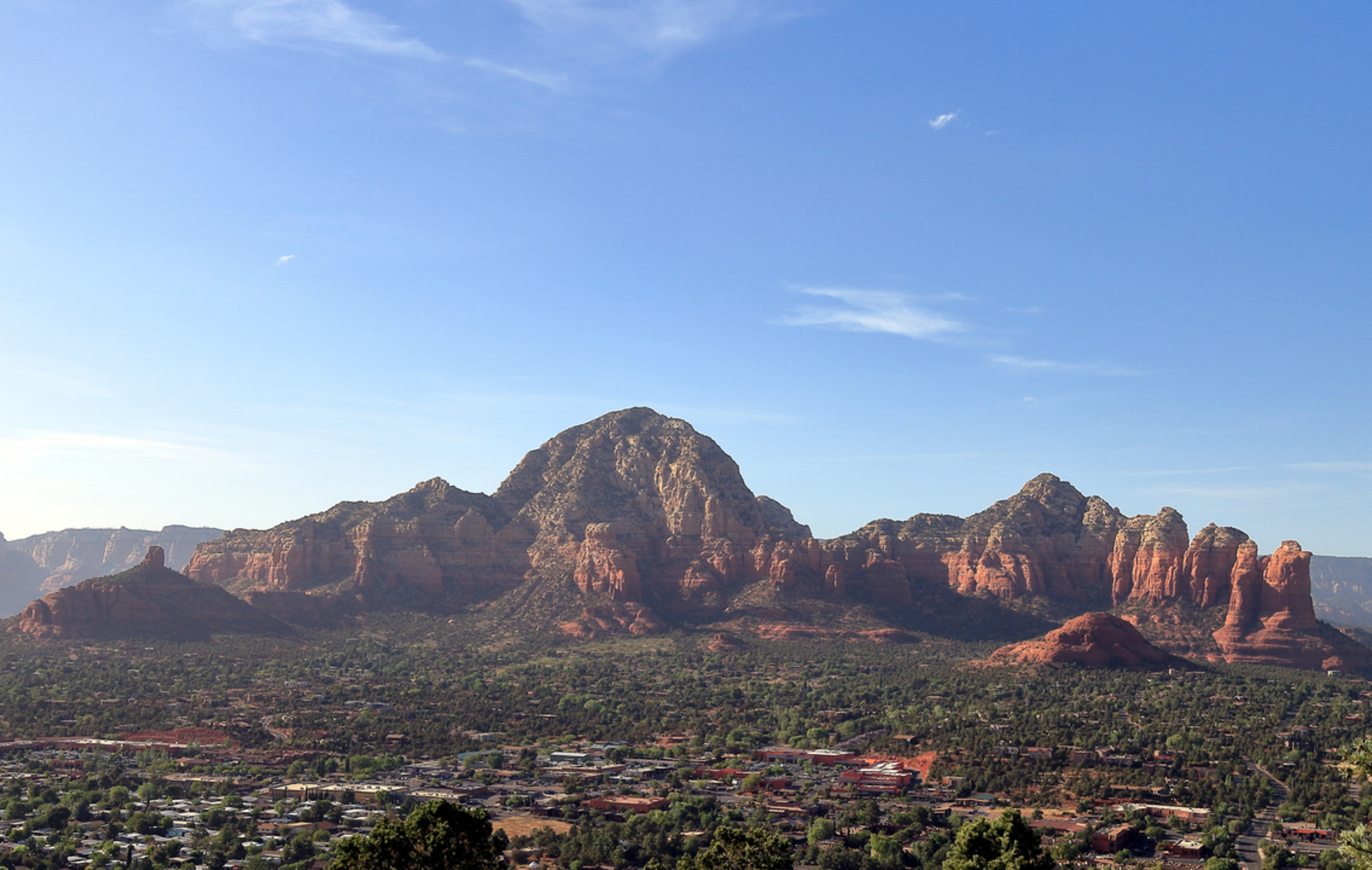 An image depicting the trail Submarine Rock and its surrounding area.