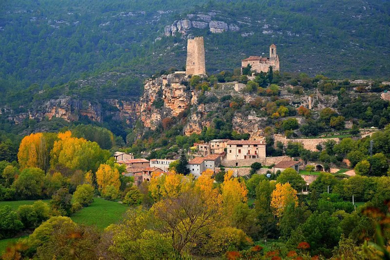 An image depicting the trail Sant Martí de Bruganya-Sierra Formigosa PR C 2 and its surrounding area.