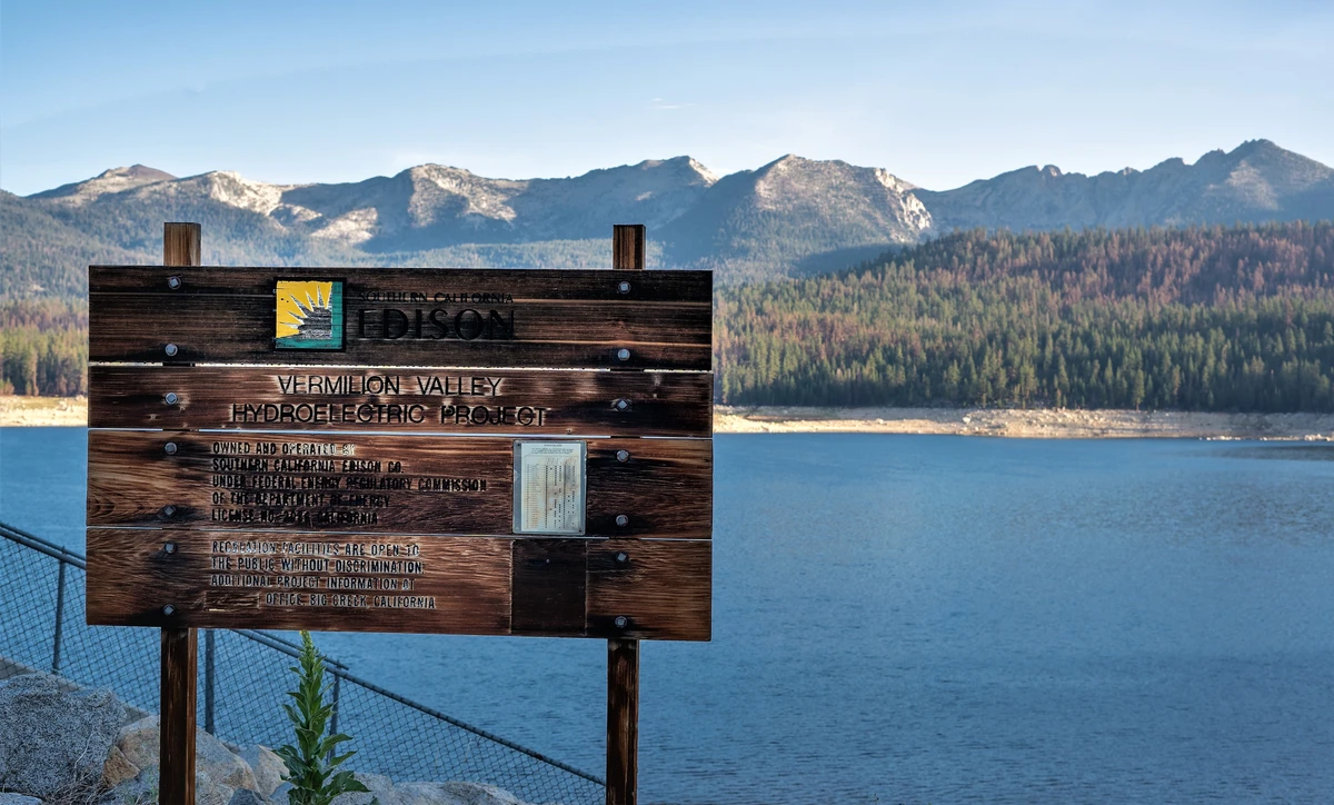 Lake Thomas A Edison and John Muir Trail