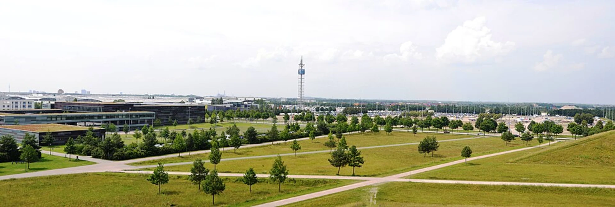 An image depicting the trail Riemer See and Riemer Park Loop and its surrounding area.