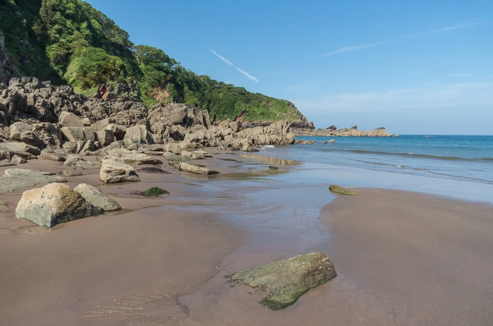 An image depicting the trail Rockford and Lynmouth Loop via Lee Bay and its surrounding area.