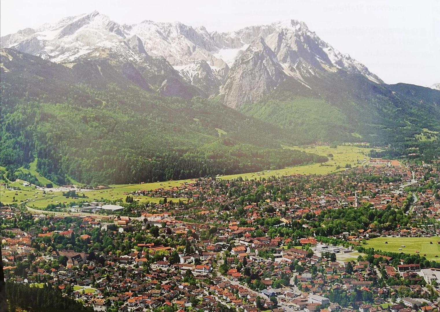 An image depicting the trail Wank-Haus Walk from Garmisch Partenkirchen and its surrounding area.