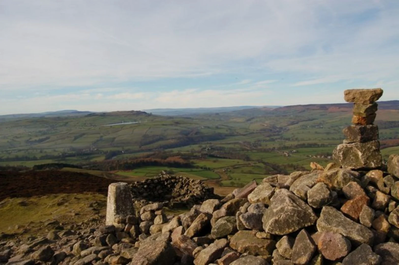 An image depicting the trail Deerstones to Summerscales Walk and its surrounding area.