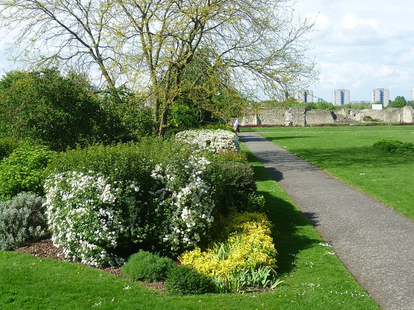 An image depicting the trail Lesnes Abbey Park and Woods Loop and its surrounding area.