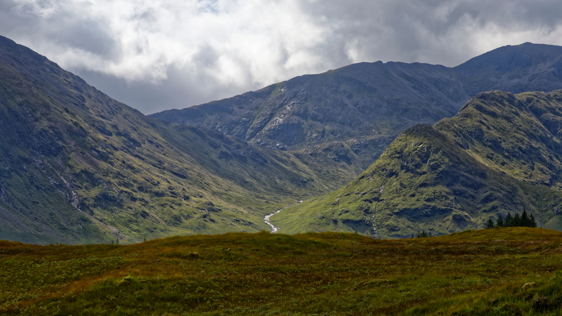 An image depicting the trail Stob Ghabhar and its surrounding area.
