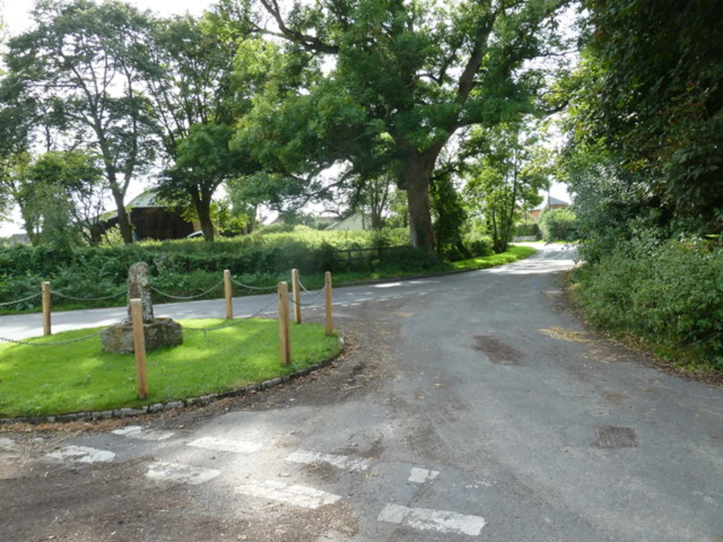 An image depicting the trail Hammoon Country Park and its surrounding area.