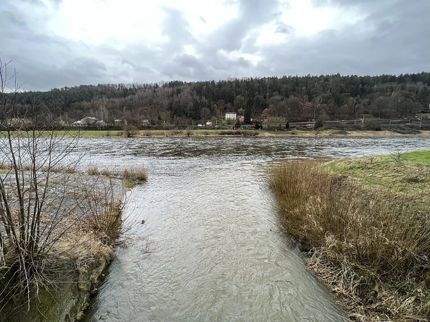 An image depicting the trail Kirnitzsch, Kuhstall and Neuer Wildenstein via Malerweg and its surrounding area.