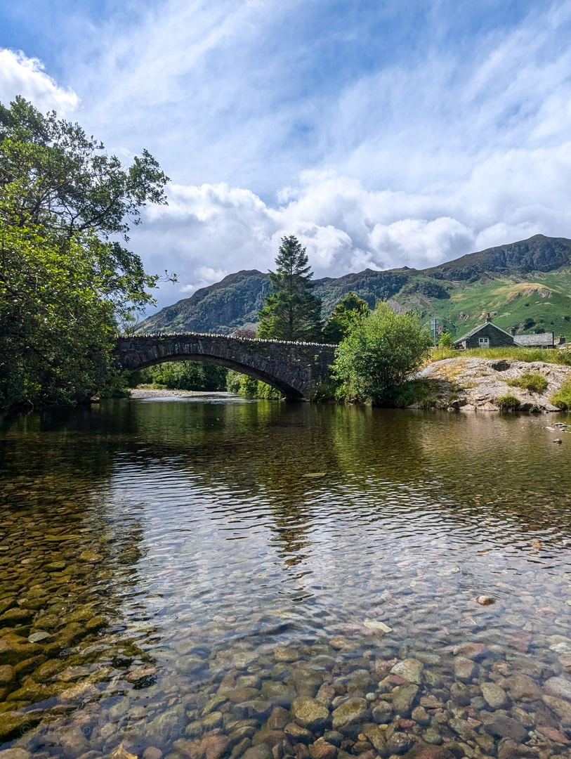 An image depicting the trail Millican Dalton Cave Walk from Bowder Stone carpark and its surrounding area.