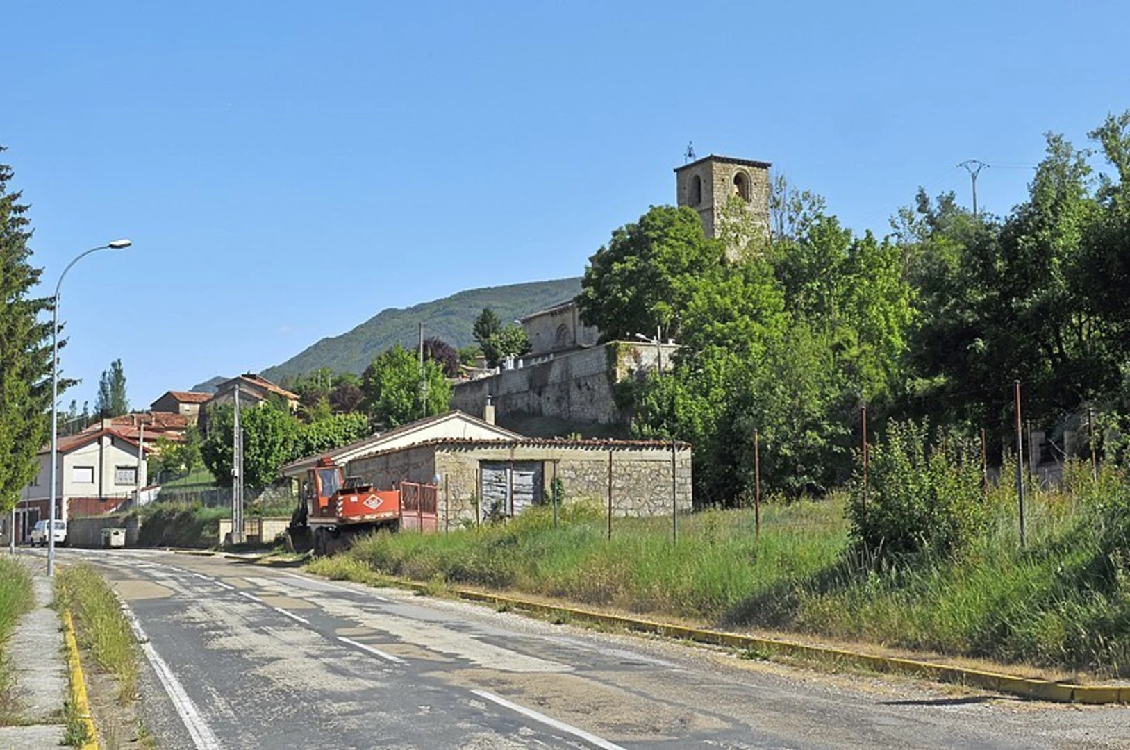 An image depicting the trail Fuente Sagredo Trail PR BU 183 and its surrounding area.