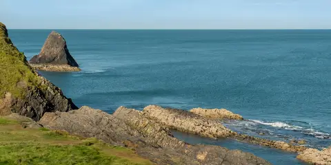 An image depicting the trail Pwllygranant and Cebwr Bay from Moylgrove and its surrounding area.