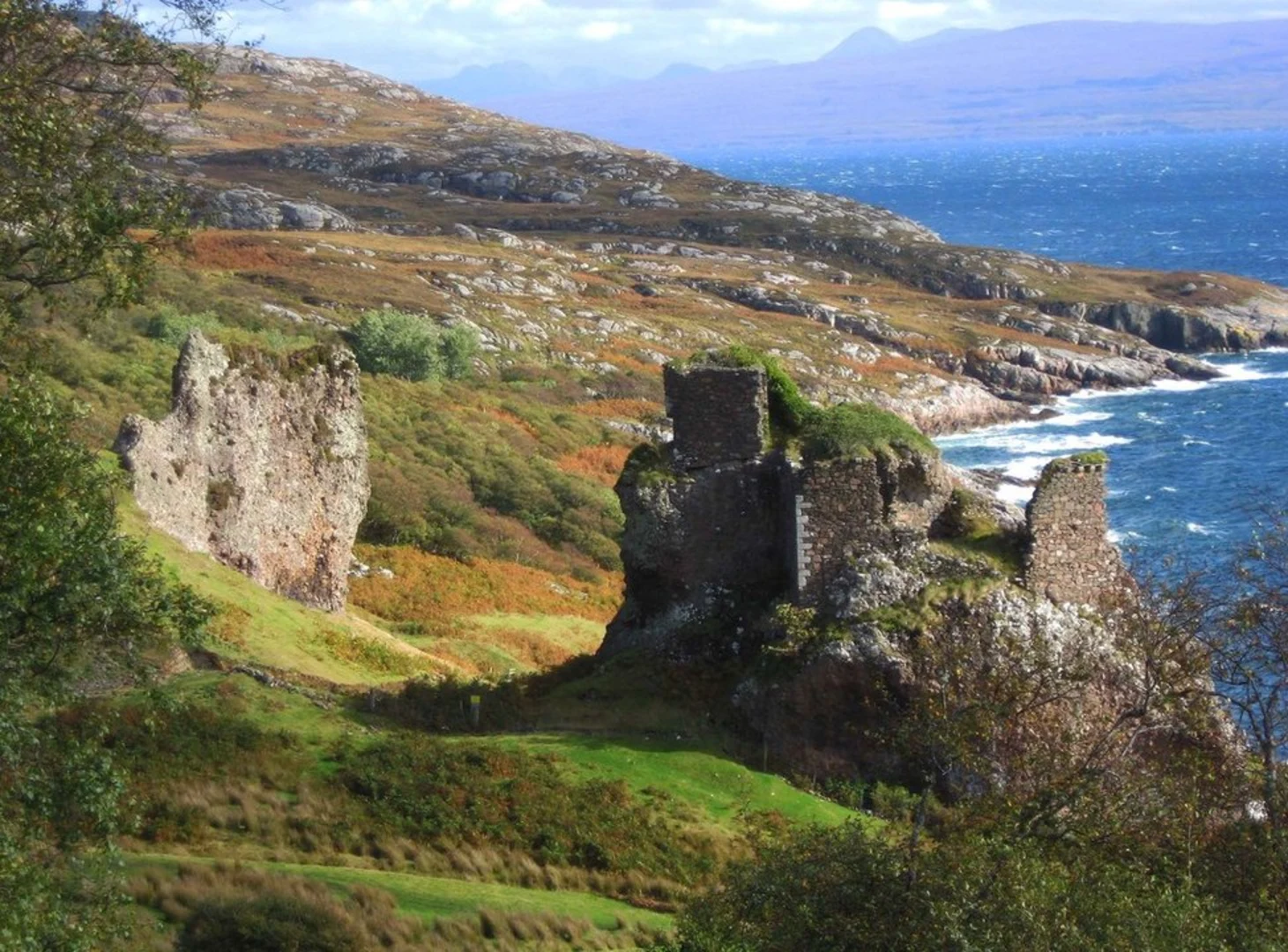 An image depicting the trail Hallaig to Brochel - Isle of Raasay and its surrounding area.