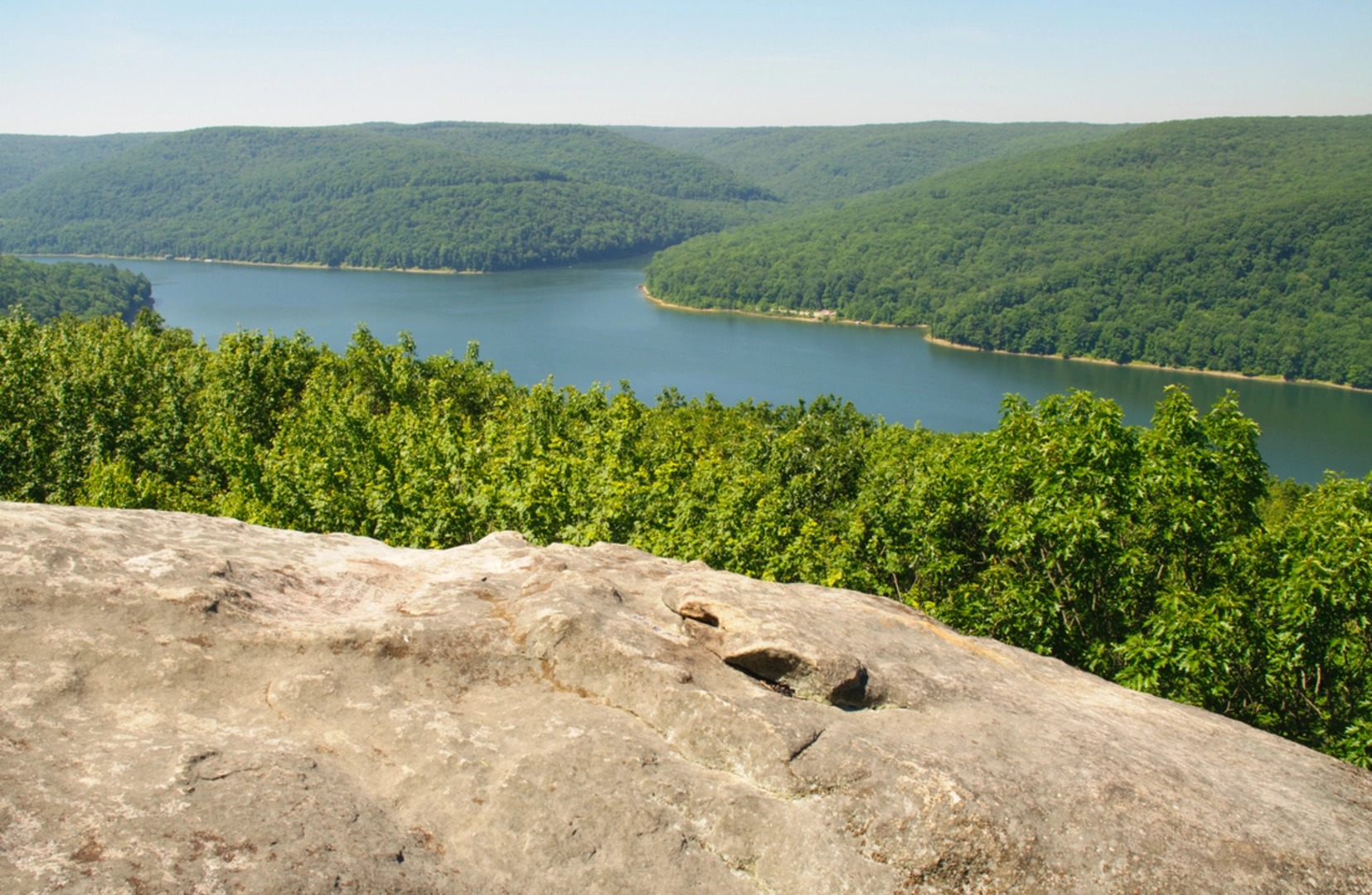 An image depicting the trail Rimrock Overlook Loop and its surrounding area.
