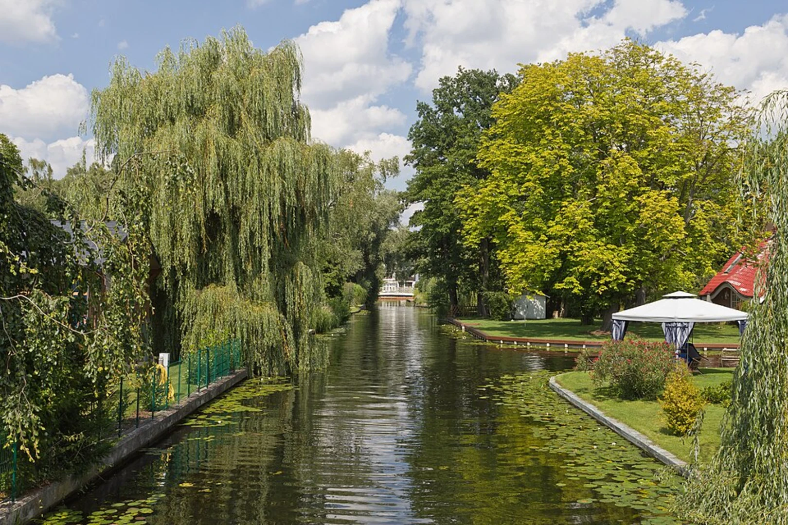 An image depicting the trail Rahnsdorf to Wilhelmshagen via Schwarzer Weg and its surrounding area.