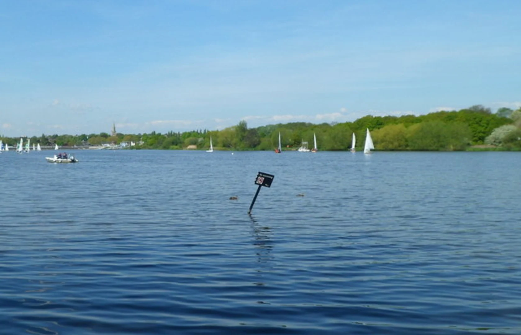 An image depicting the trail Gladstone Park and Brent Reservoir Loop and its surrounding area.