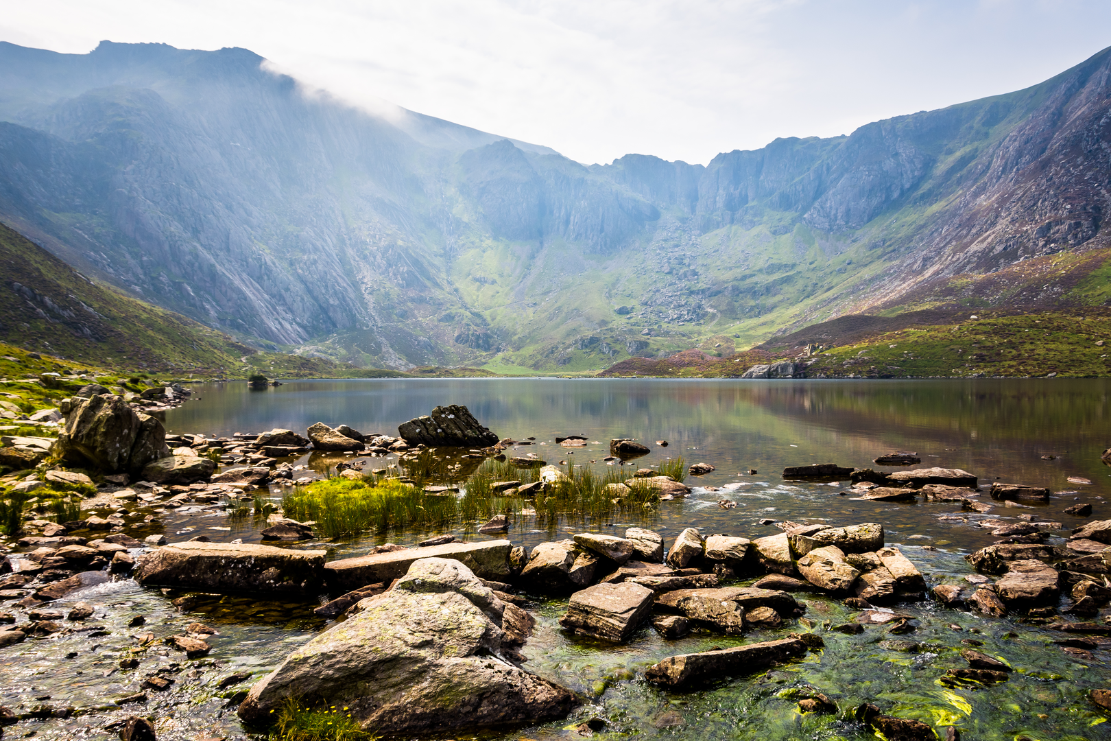 An image depicting the trail Cwm Idwal - Ogwen and its surrounding area.