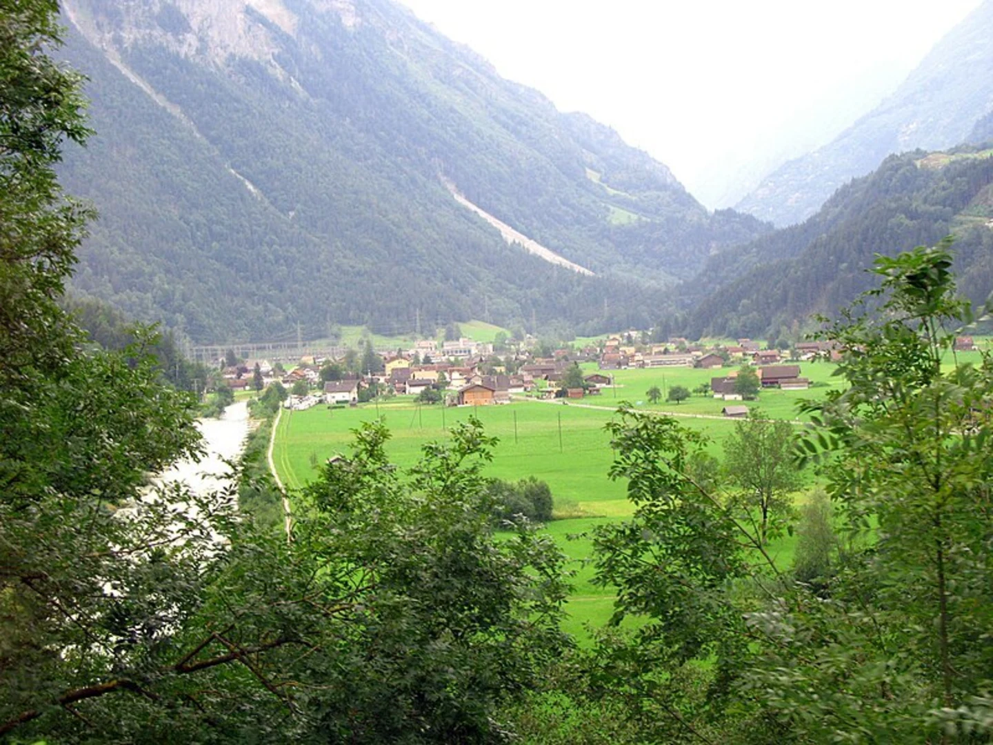 An image depicting the trail Gental to Engstlenalp and its surrounding area.