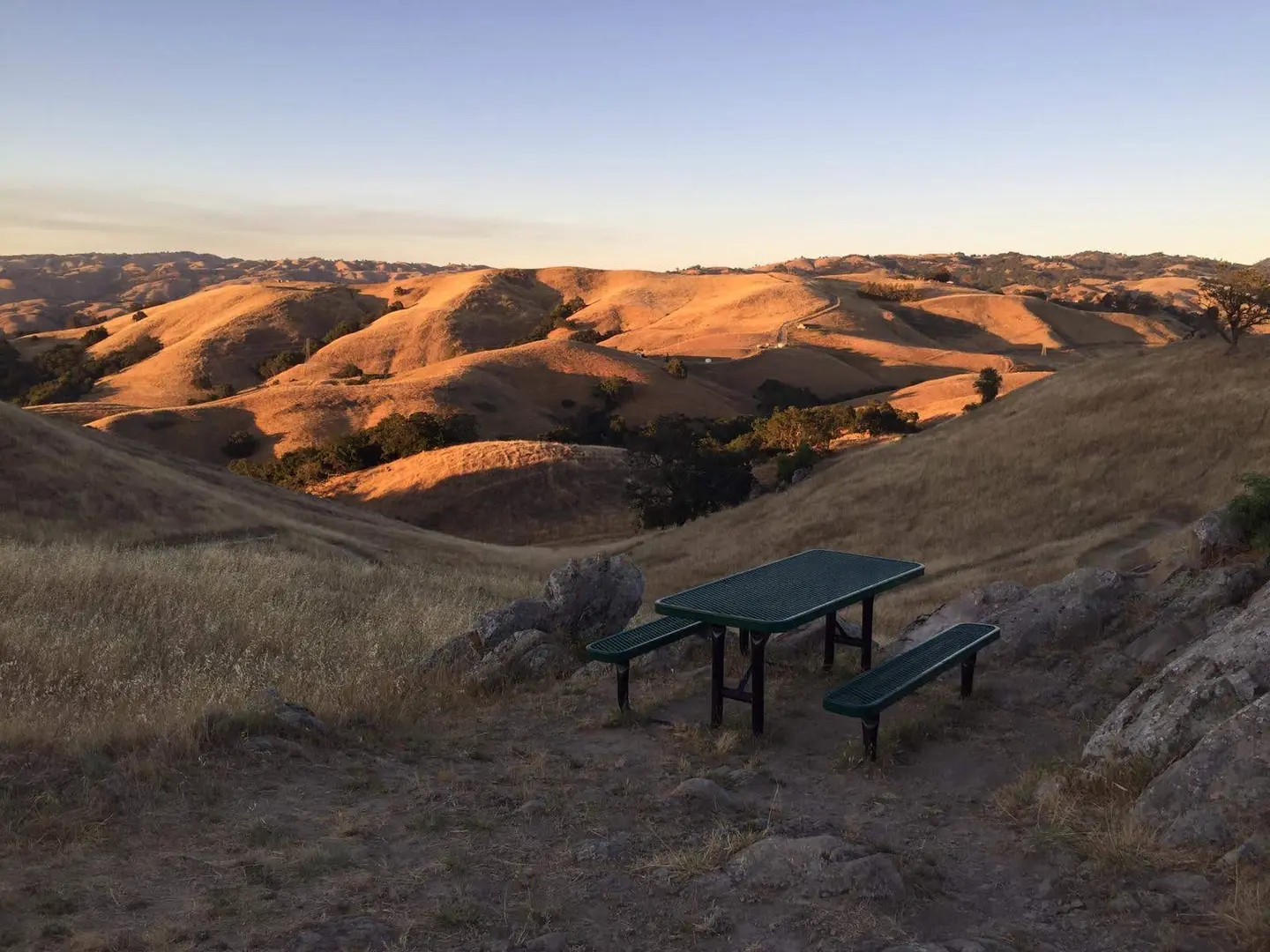 An image depicting the trail Sierra Vista Trail and Upper Calaveras Fault Trail and its surrounding area.