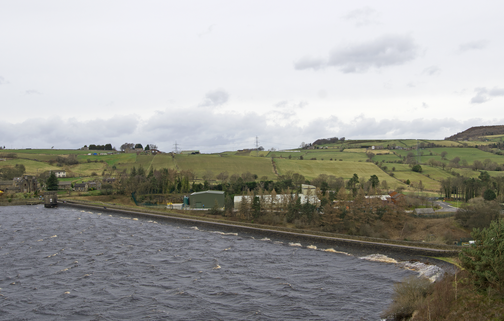 An image depicting the trail Langsett Reservoir Route and its surrounding area.