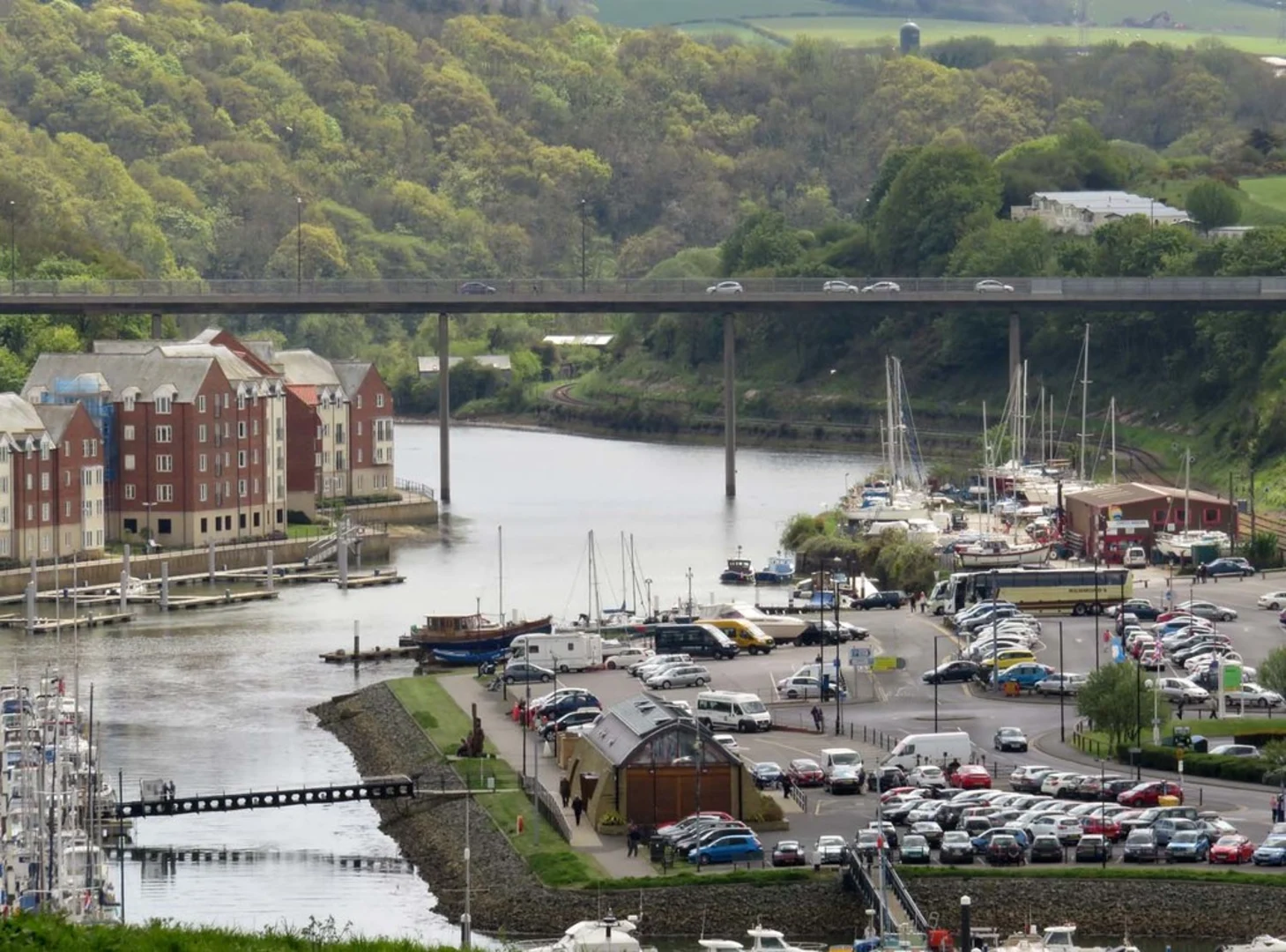 An image depicting the trail Whitby and Cock Mill Loop via River Esk and its surrounding area.