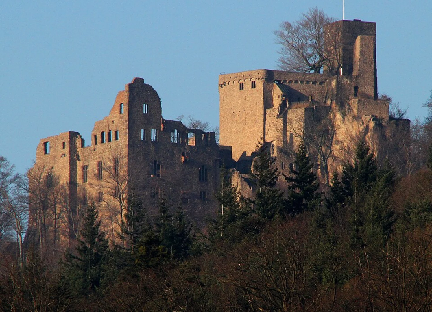 An image depicting the trail Battert via Tuerkenweg and Battert Rundweg and its surrounding area.