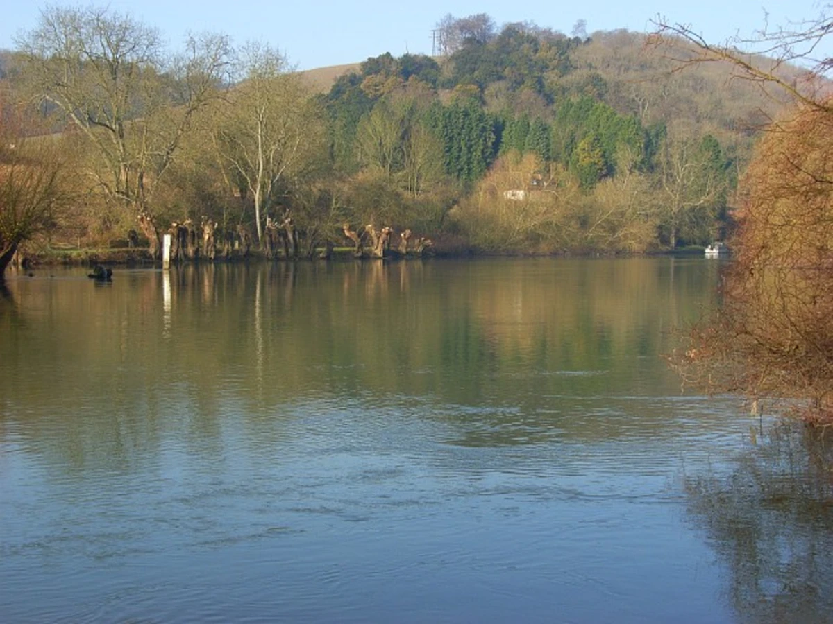 Streatley Hill Mazes Loop from Goring on Thames