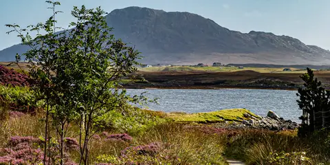 An image depicting the trail Hebridean Way and its surrounding area.