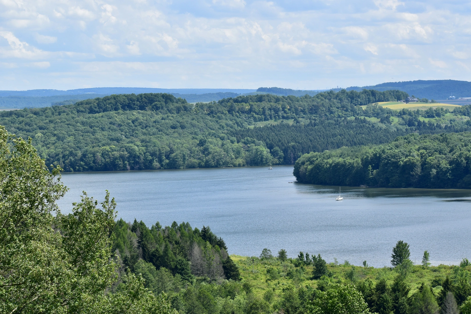 An image depicting the trail Glendale Lake Loop and its surrounding area.