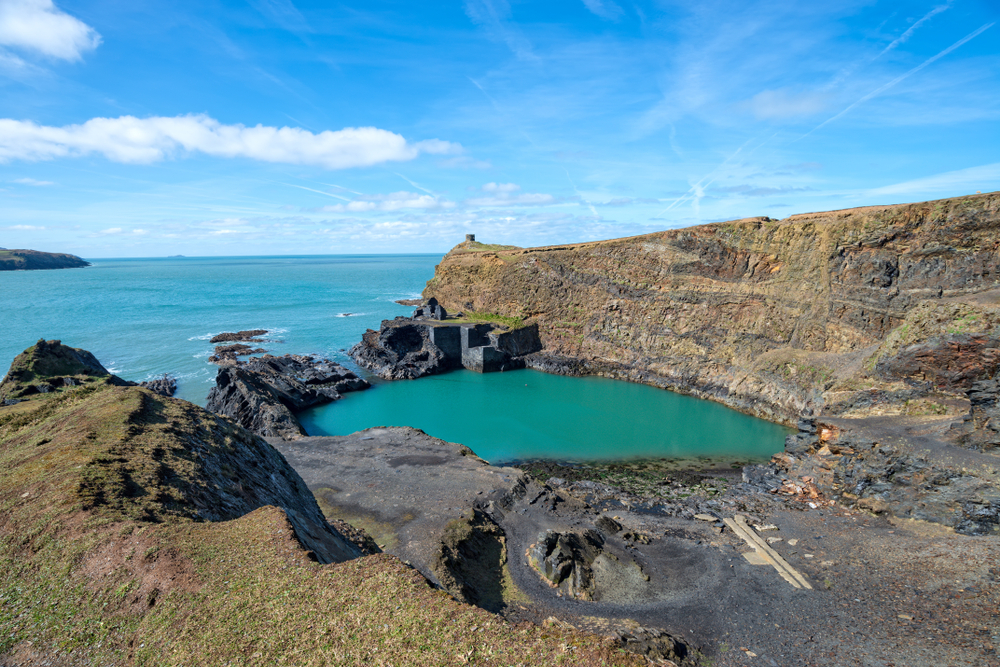 An image depicting the trail Pembrokeshire Coast and its surrounding area.