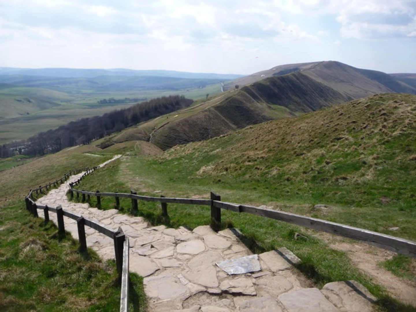 An image depicting the trail Mam Tor and Barker Bank Loop and its surrounding area.