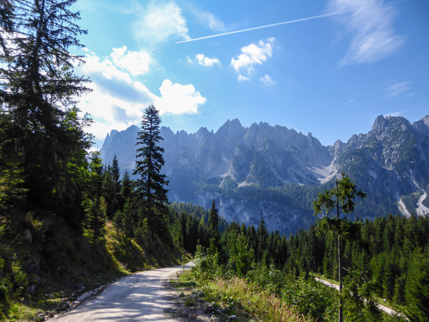 An image depicting the trail Herrenweg Trail and its surrounding area.