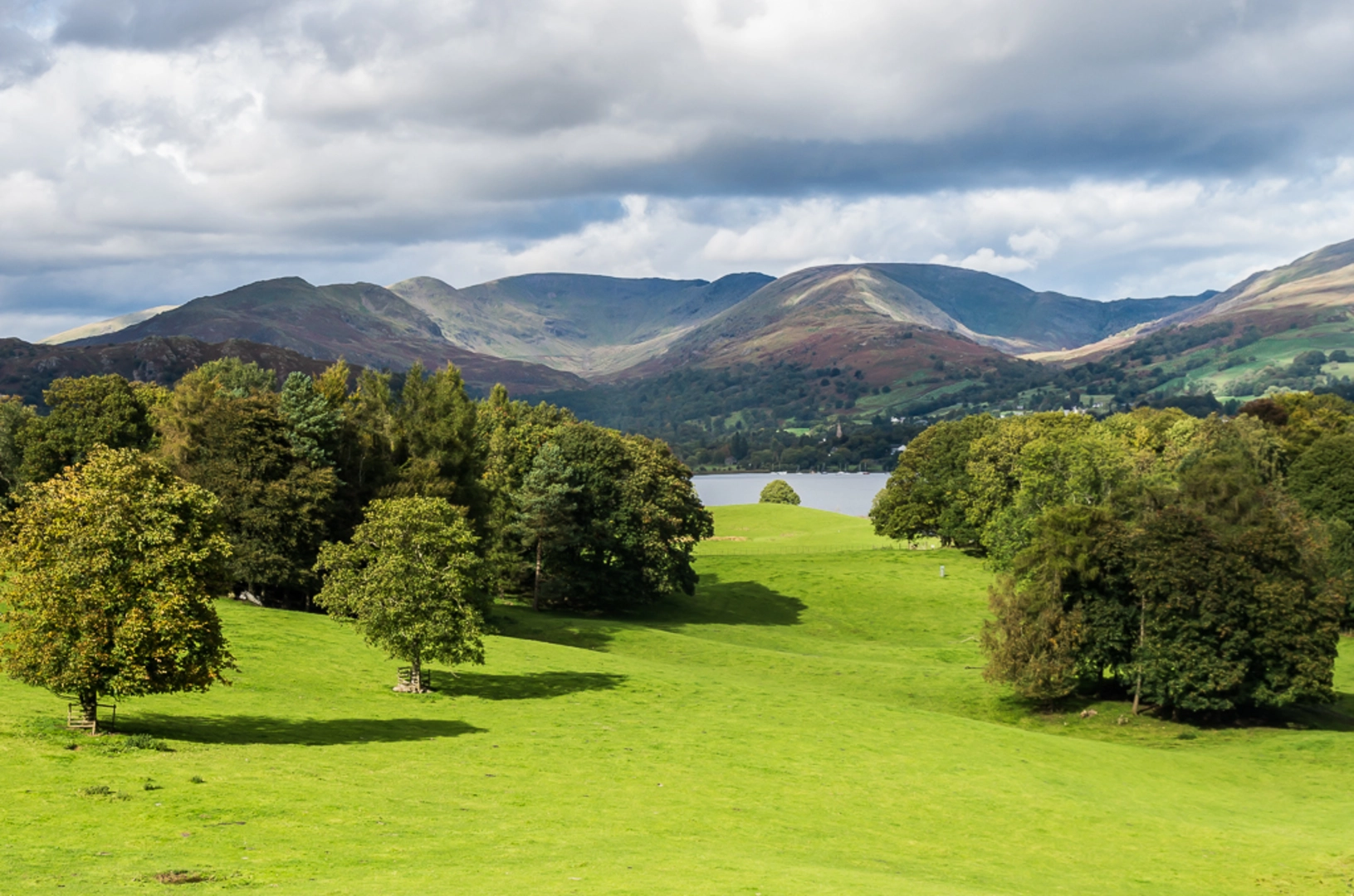 An image depicting the trail Wray Castle - Blelham Tarn to Loanthwaite Walk and its surrounding area.
