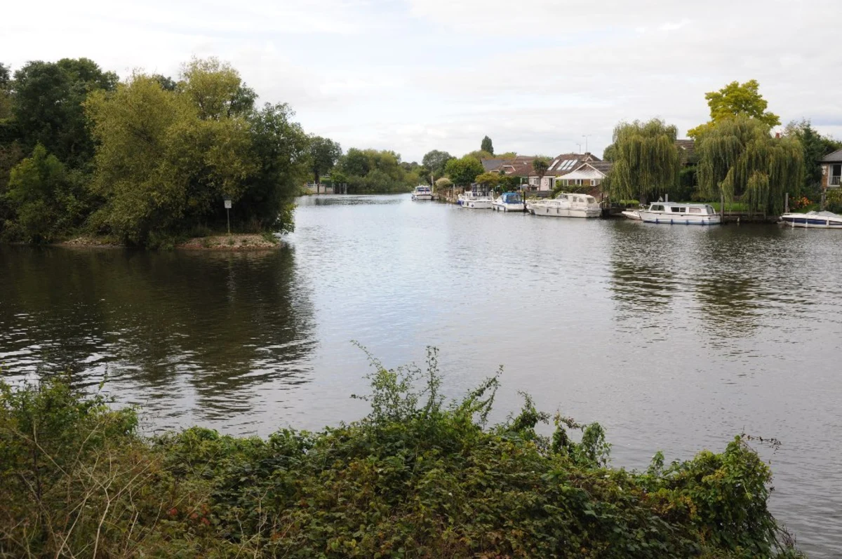Weybridge Loop via Desborough Cut