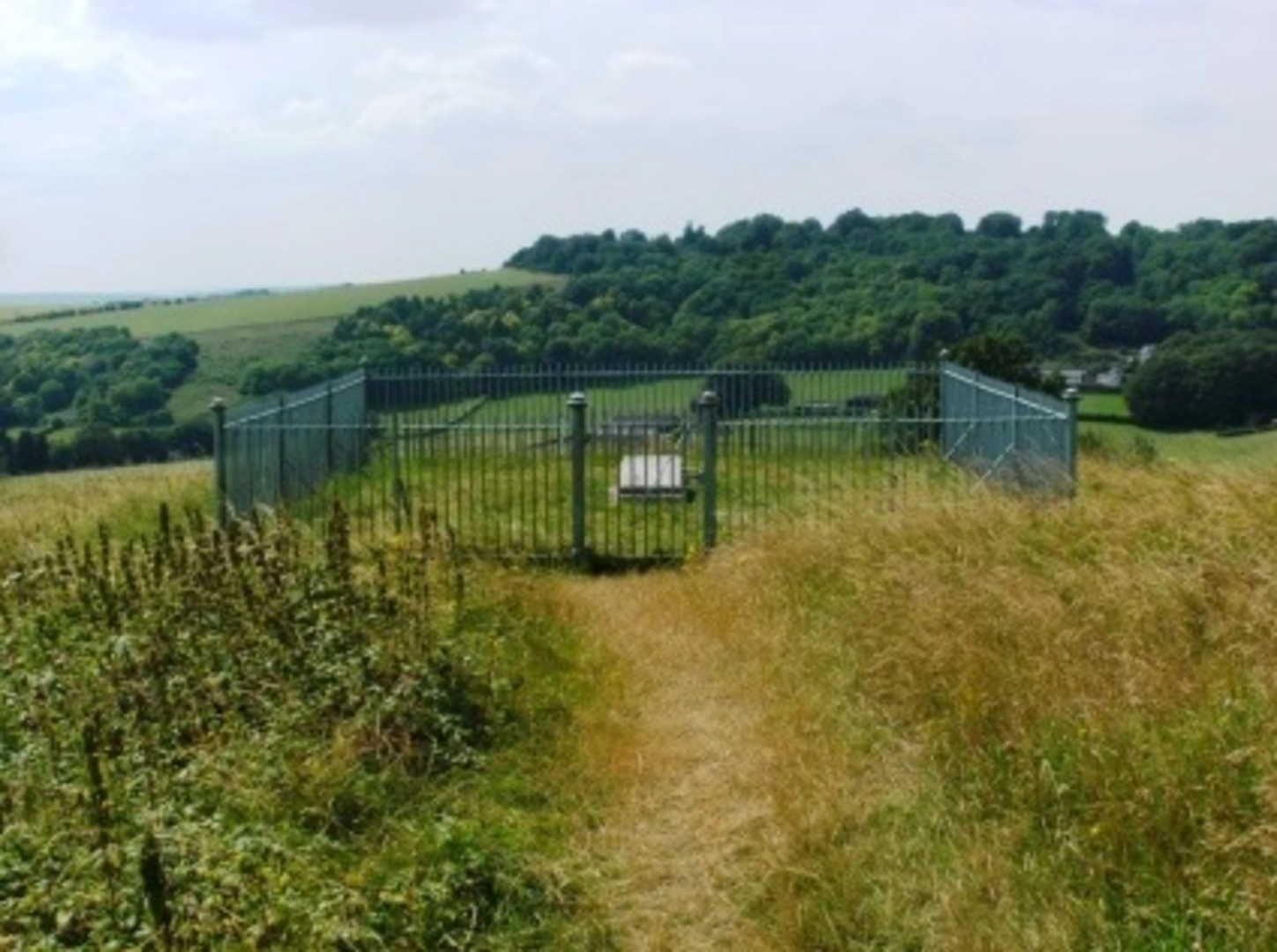 An image depicting the trail Beacon Hill, Beaconhill Beeches via Meon Valley Trail and its surrounding area.