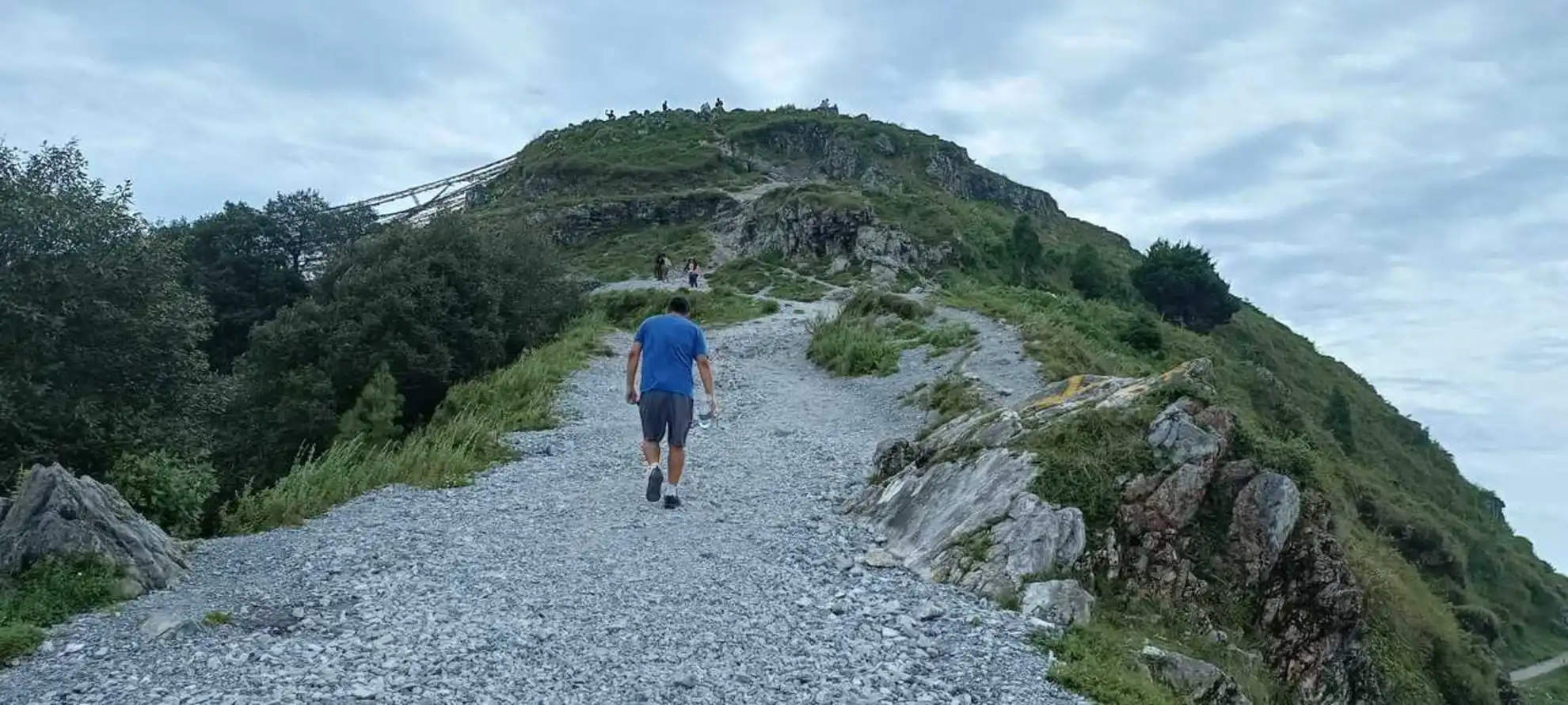 An image depicting the trail George Everest Peak Trek and its surrounding area.