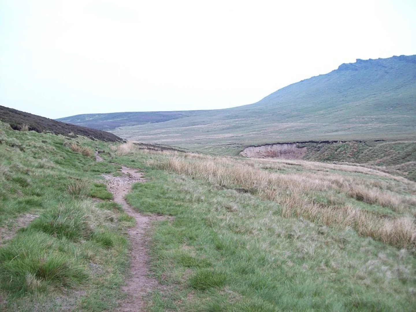 An image depicting the trail Kinder Scout Northern Edge from Birchen Clough and its surrounding area.