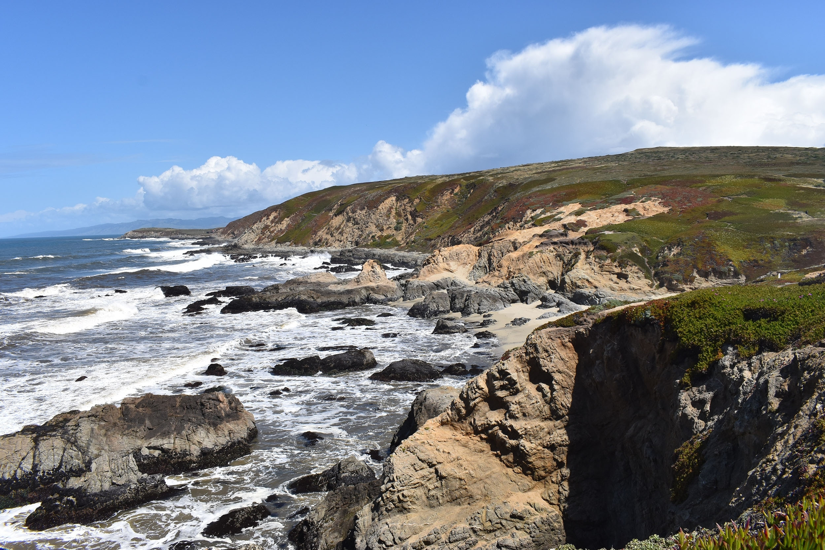 An image depicting the trail Peaked Hill and Kortum Trail and its surrounding area.