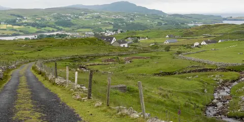 An image depicting the trail Pilgrims Road to Clonmacnoise and its surrounding area.