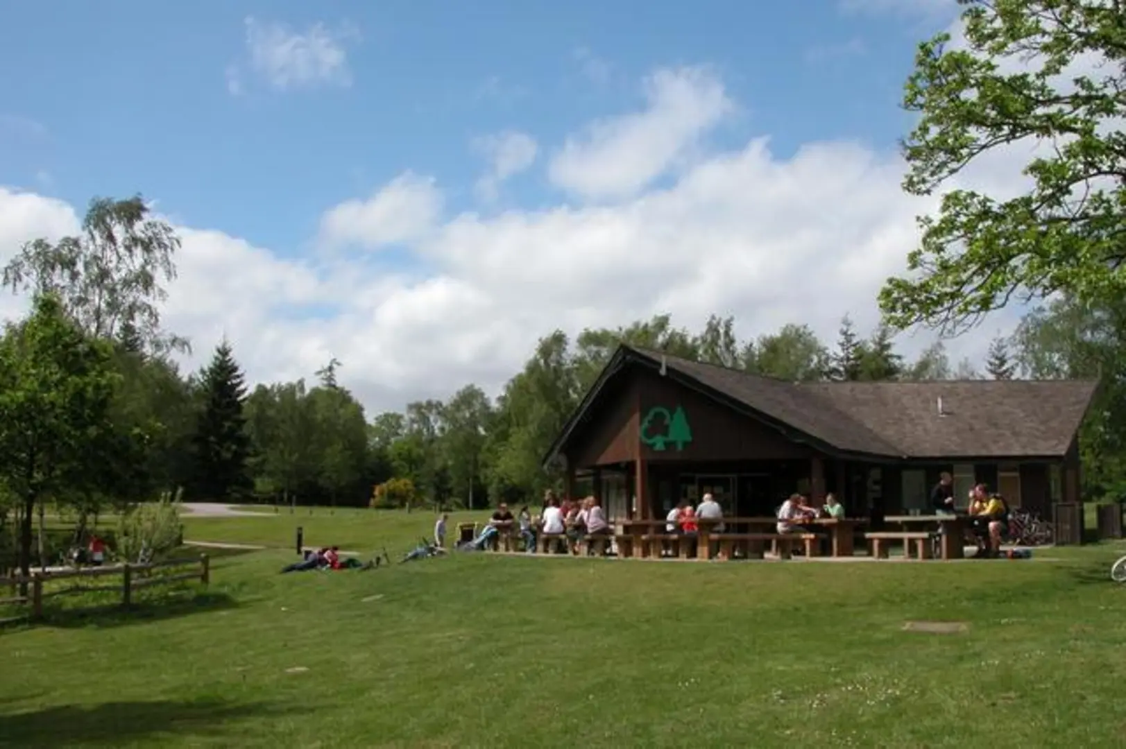 An image depicting the trail Alice Holt Forest Loop and its surrounding area.