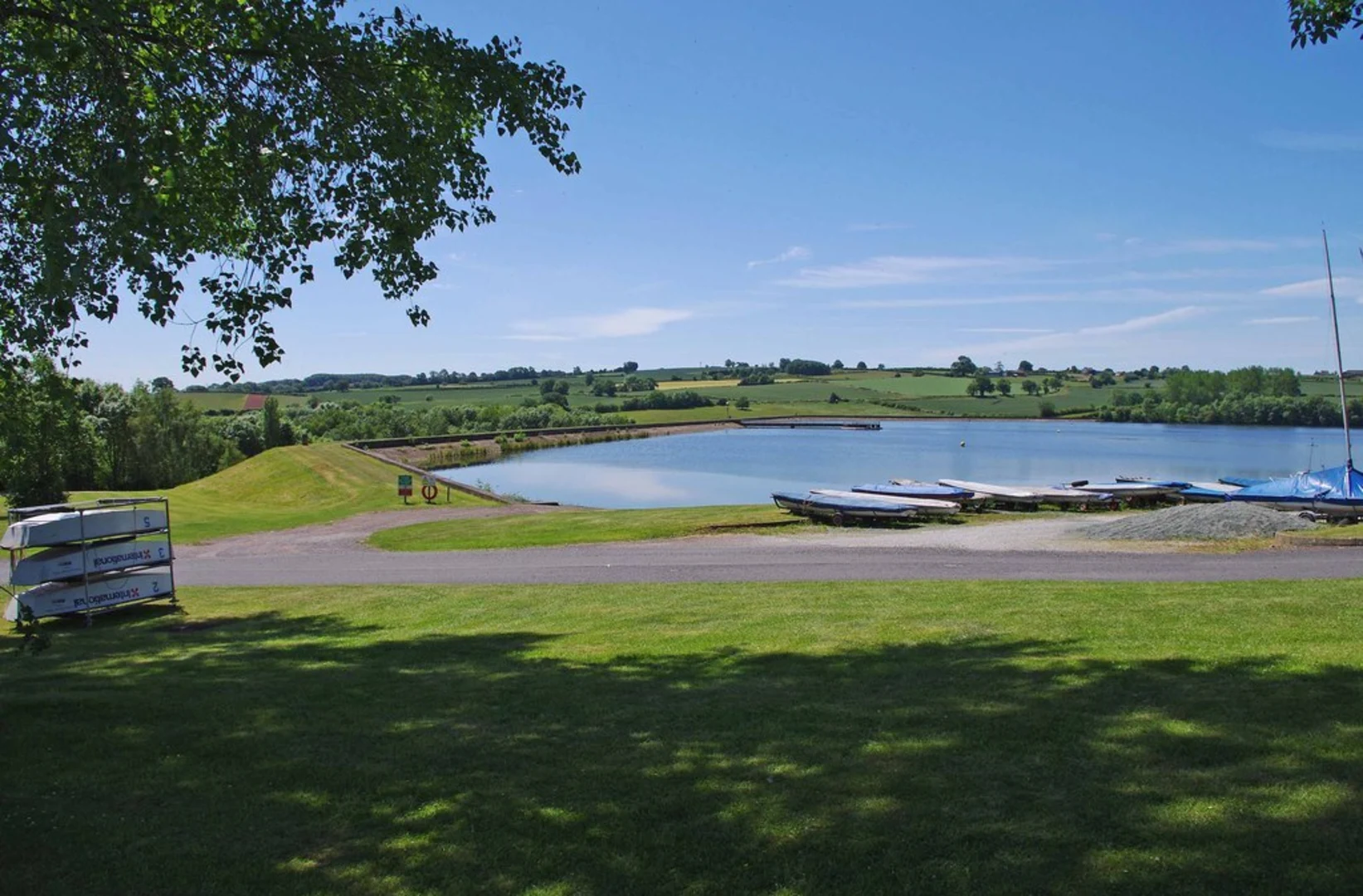 An image depicting the trail Chelmarsh Reservoir and its surrounding area.