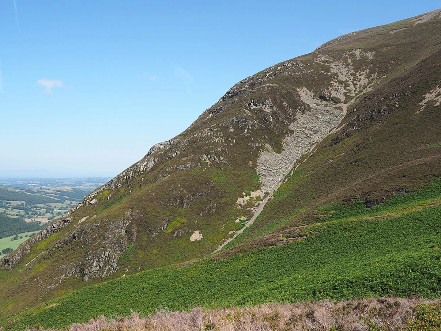 An image depicting the trail Helvellyn, Lower Man, White Side and Raise Loop and its surrounding area.