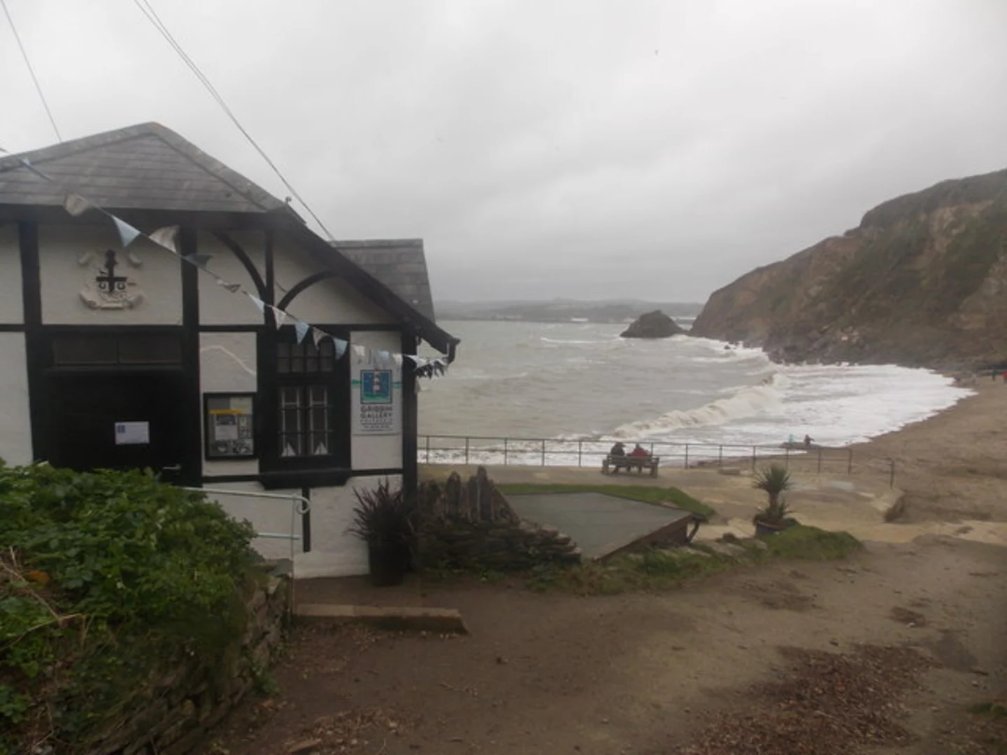 An image depicting the trail Fowey to Polkerris Walk and its surrounding area.