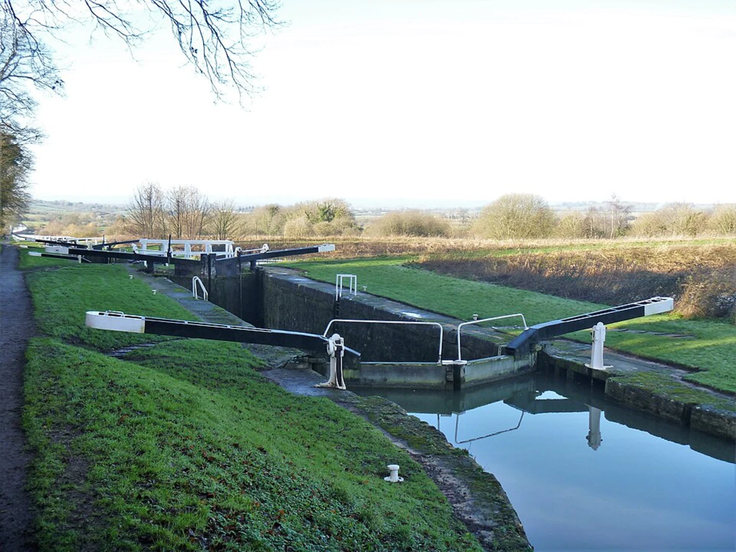 An image depicting the trail Cean Hill Locks and Newlands Wood via Quakers Walk and its surrounding area.