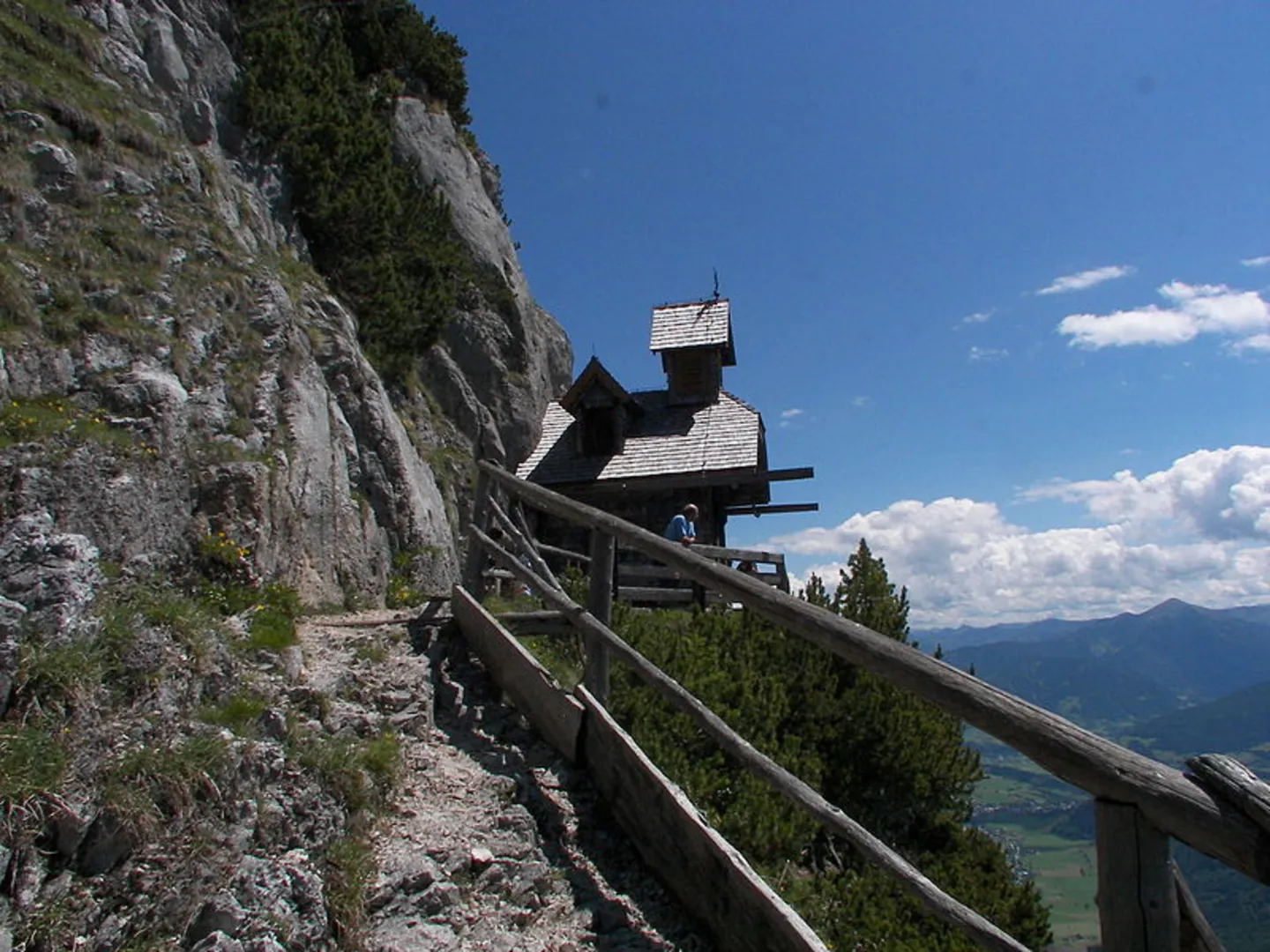 An image depicting the trail Stoderzinken to Viehbergalm and its surrounding area.
