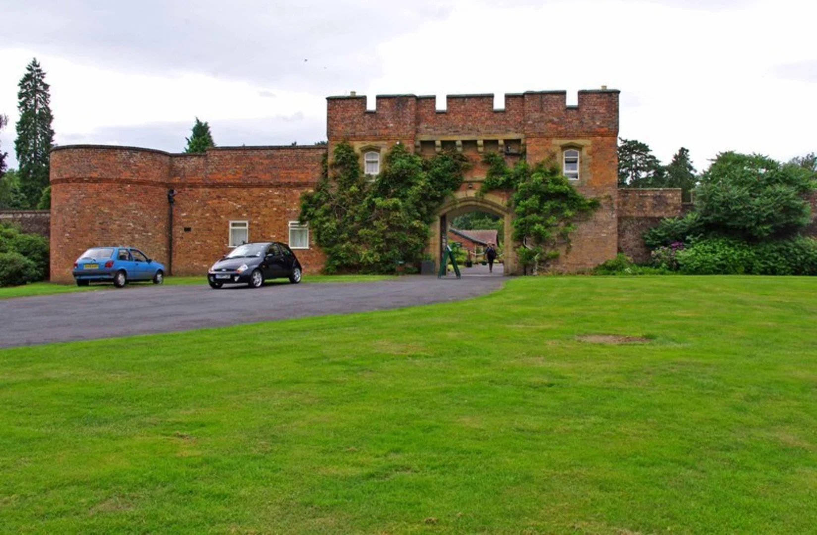 An image depicting the trail Arley Arboretum Walk and its surrounding area.