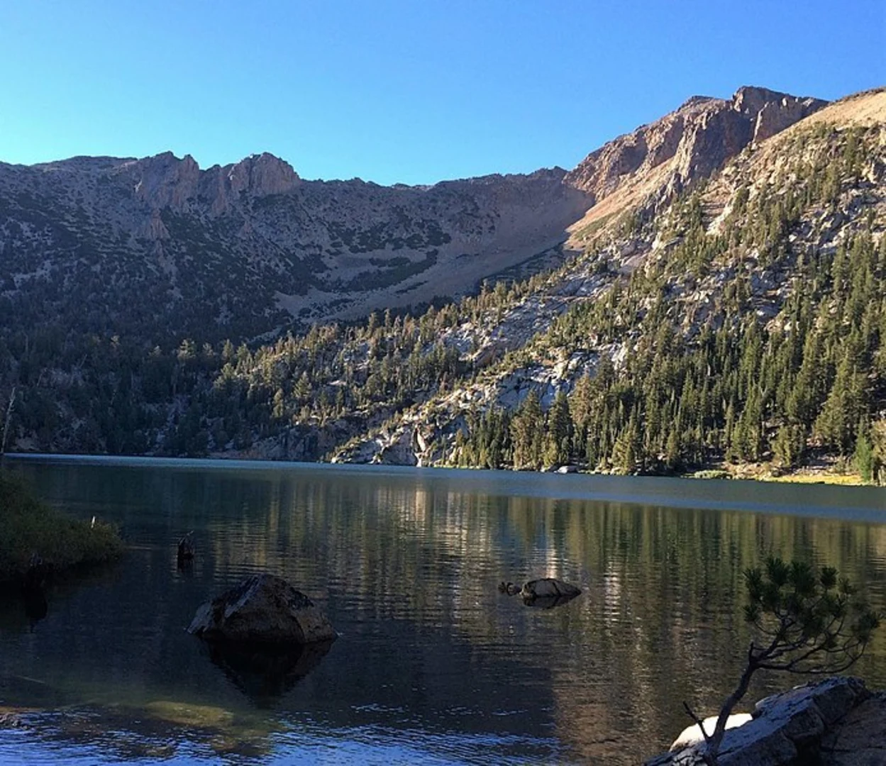 An image depicting the trail Star Lake Trail via High Meadows Trail and its surrounding area.